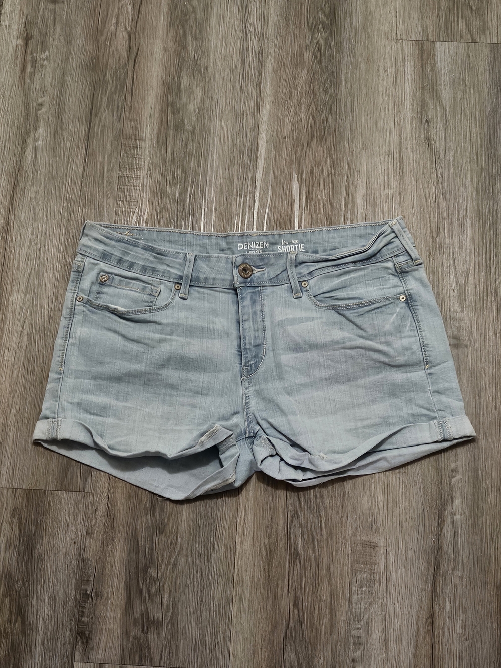 Denizen from Levi's Faded Light Blue Denim Cuffed Women's Shorts